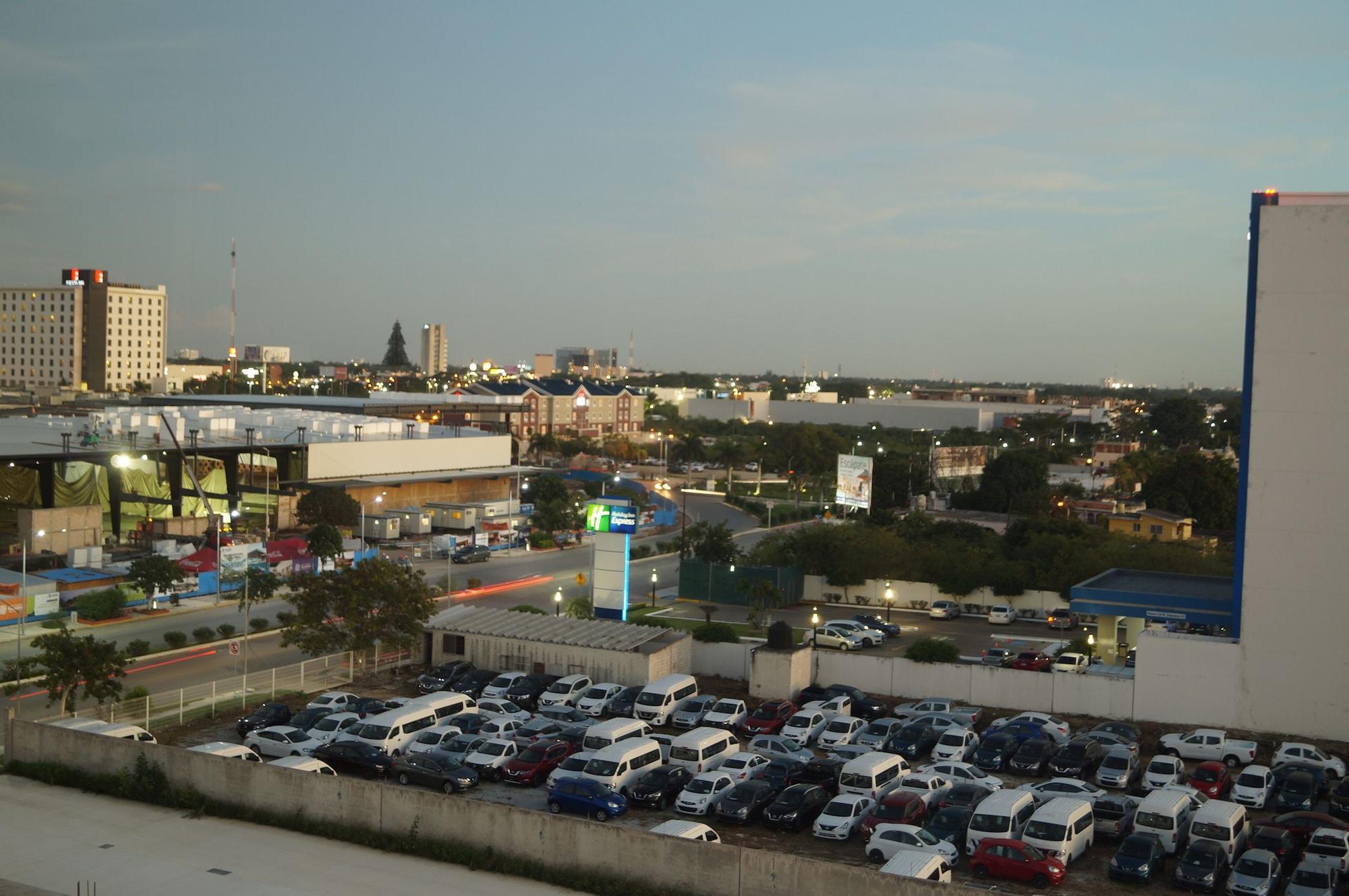 Hampton Inn By Hilton Mérida Exteriör bild
