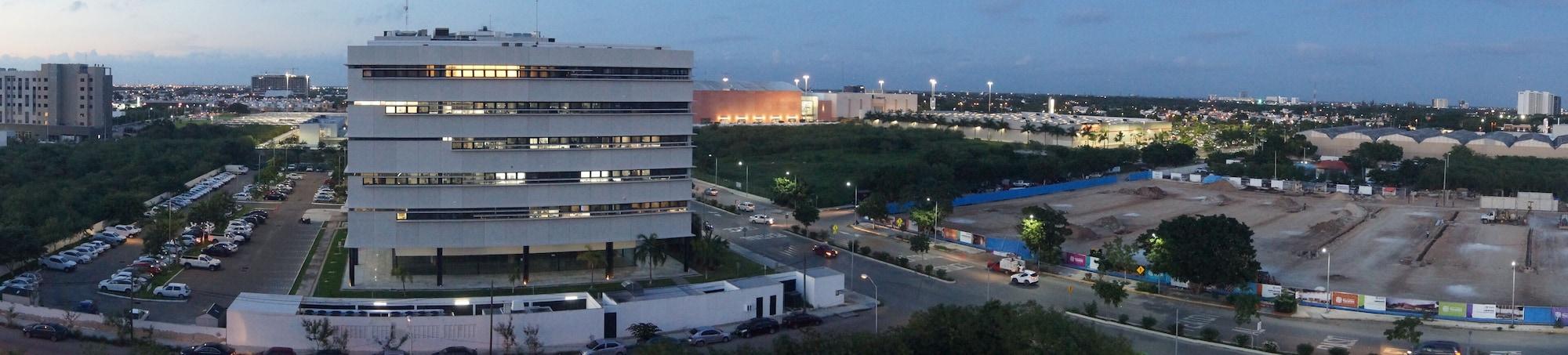 Hampton Inn By Hilton Mérida Exteriör bild