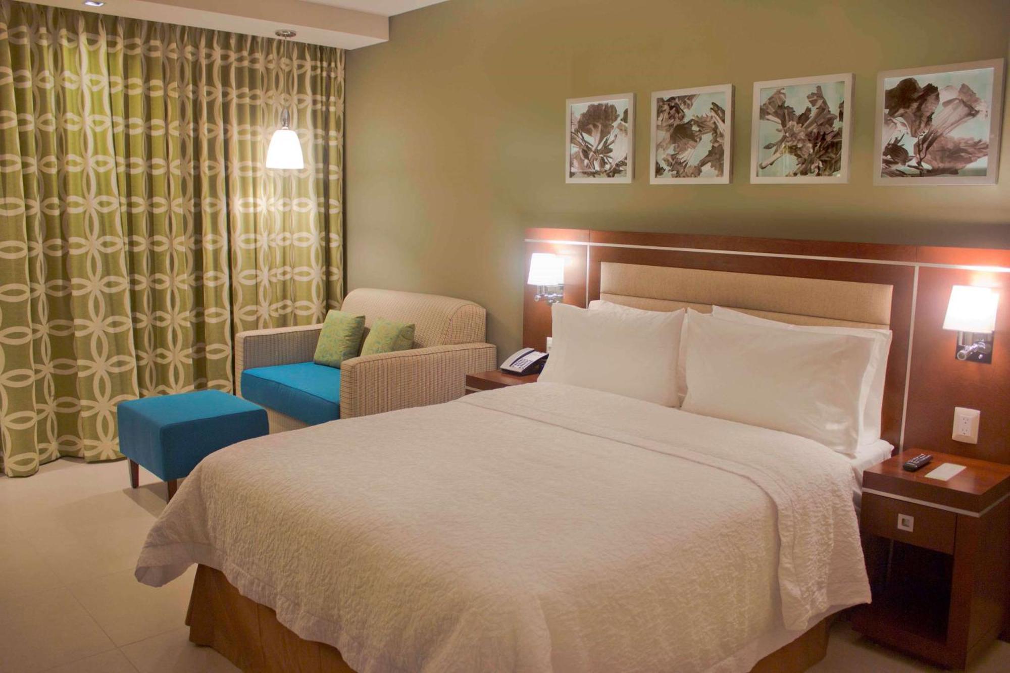 Hampton Inn By Hilton Mérida Exteriör bild