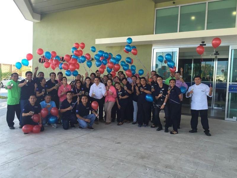Hampton Inn By Hilton Mérida Exteriör bild