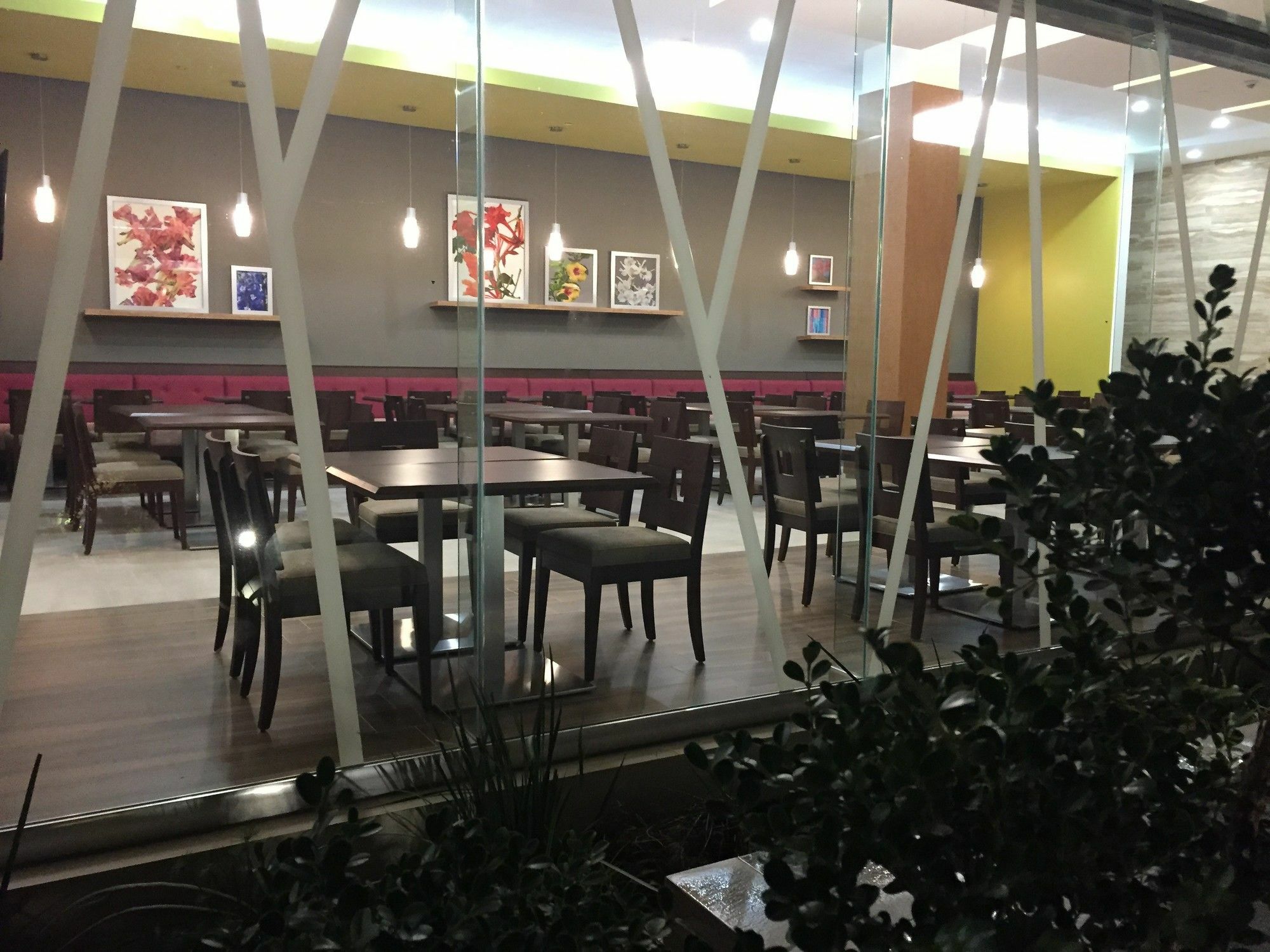 Hampton Inn By Hilton Mérida Exteriör bild